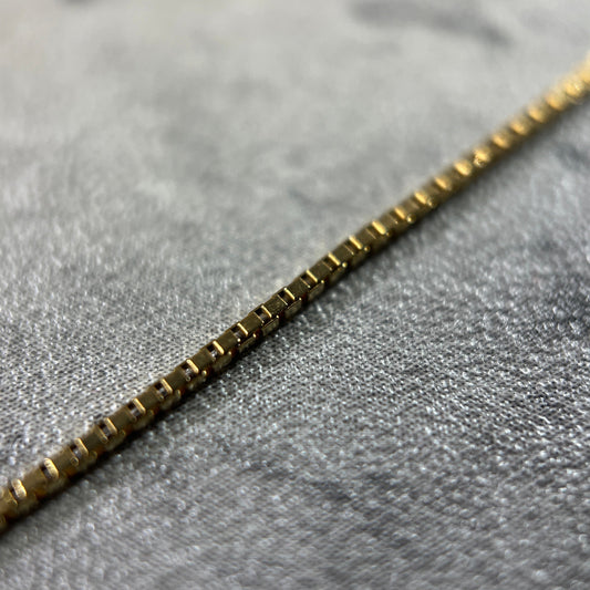 9ct gold box chain necklace showing hallmarked gold jewellery
