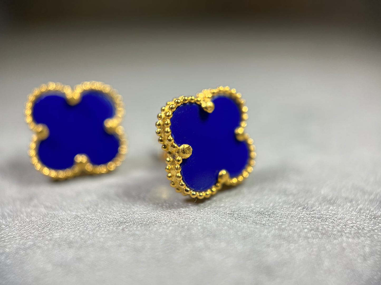 Blue Clover Studs – 22ct Yellow Gold (Medium Clover)