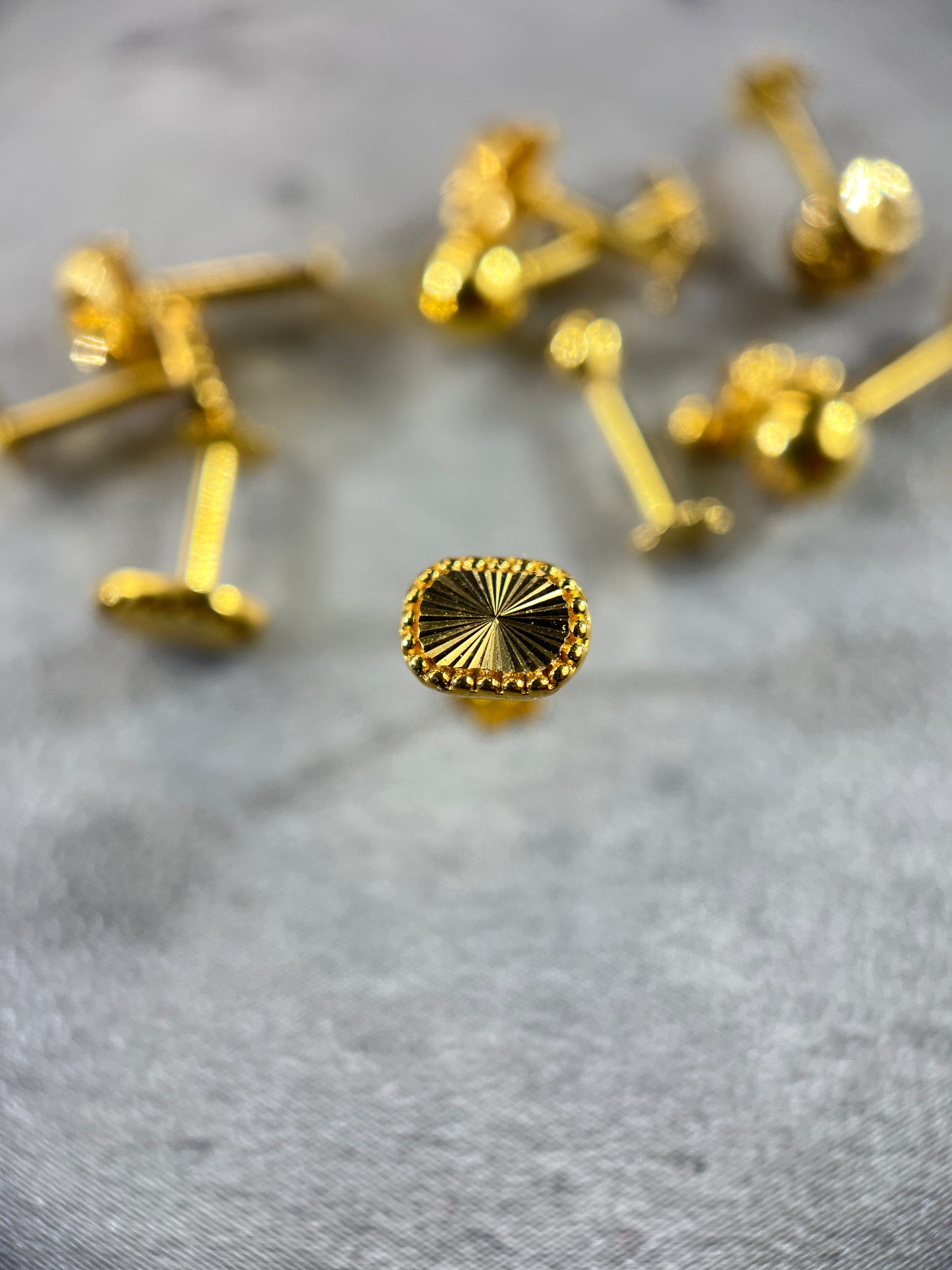 Gold Fortuna Clover Stud