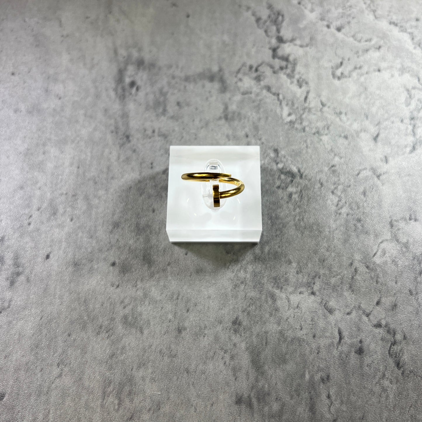 Handcrafted 22ct yellow gold ring featuring a knife edge design with a polished block detail, meticulously crafted in the UK to offer a bespoke touch.