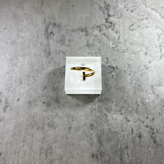 Handcrafted 22ct yellow gold ring featuring a knife edge design with a polished block detail, meticulously crafted in the UK to offer a bespoke touch.