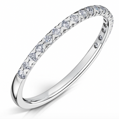 Captivating V-Claw diamond ring in lustrous white gold, featuring a brilliant diamond held securely in a stylish V-shaped setting. A modern and elegant statement piece for those seeking timeless sophistication and refined beauty.