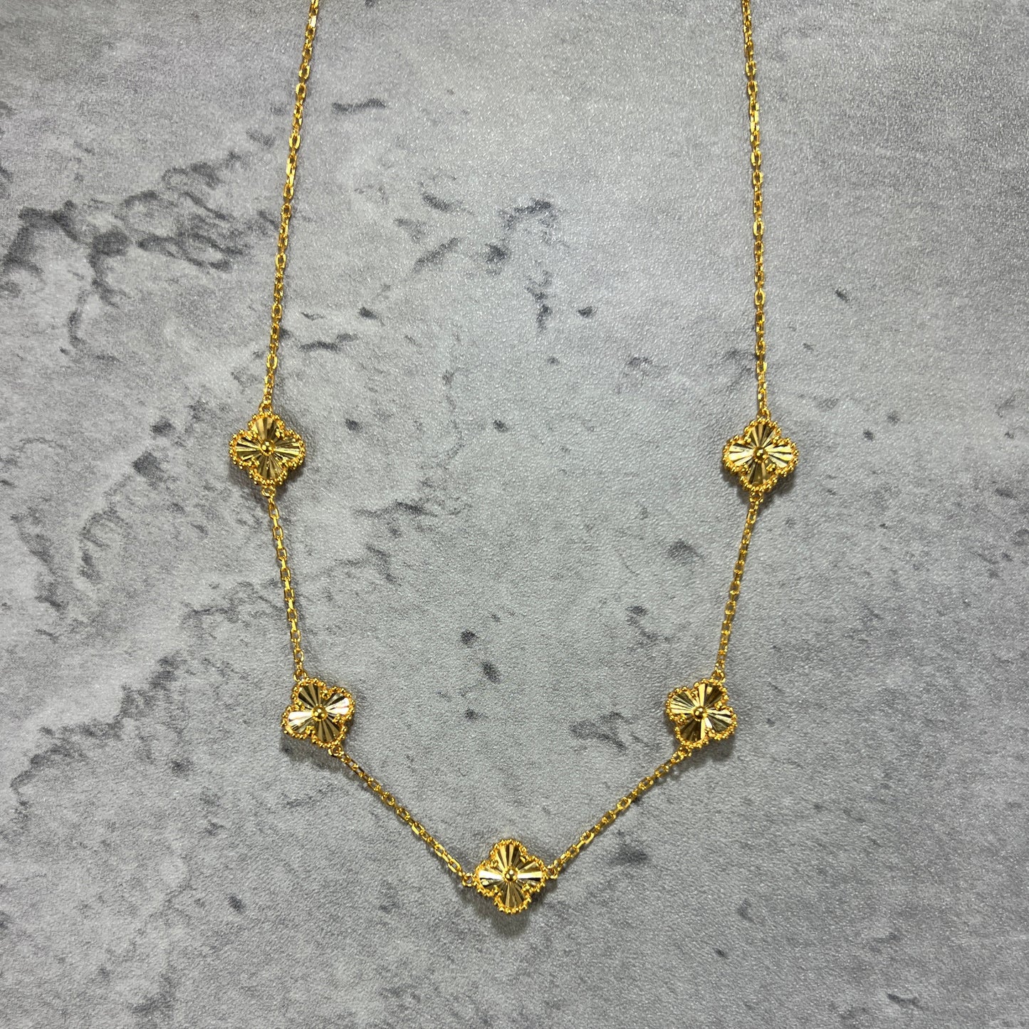 5 Clover Necklace – 22ct Yellow Gold (Medium Clover) – Unis